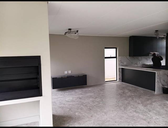 3 BEDROOM PROPERTY TO RENT IN UITZICHT